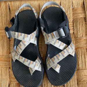 Women’s Chacos size 7